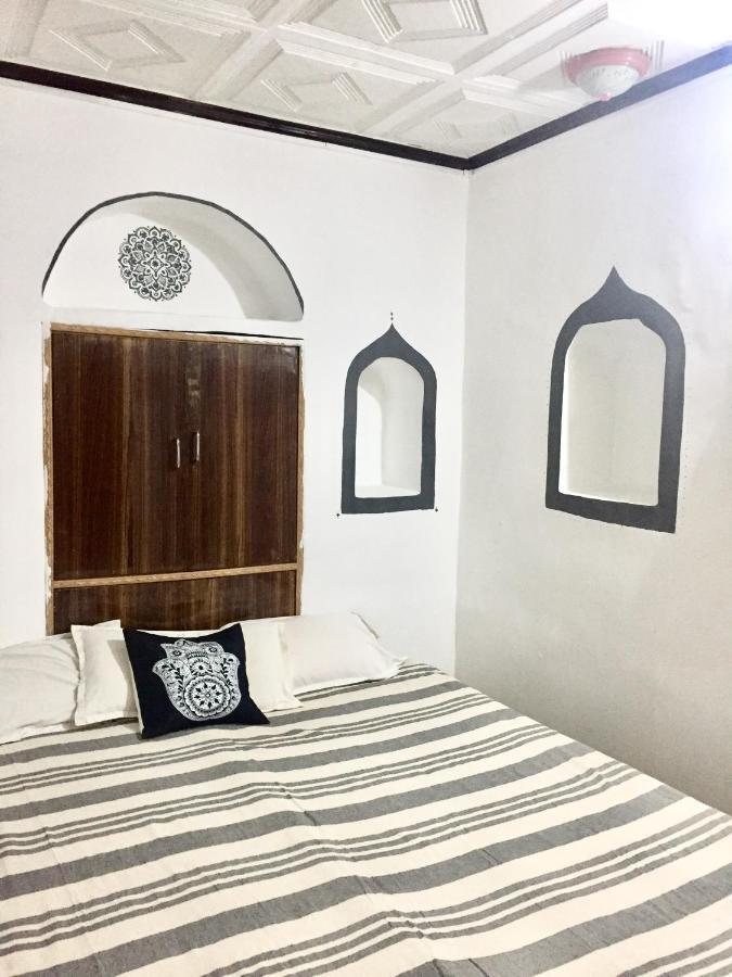 Mangla * Varanasi